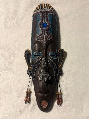 💜 Handcrafted Beaded Tribal Wall Mask